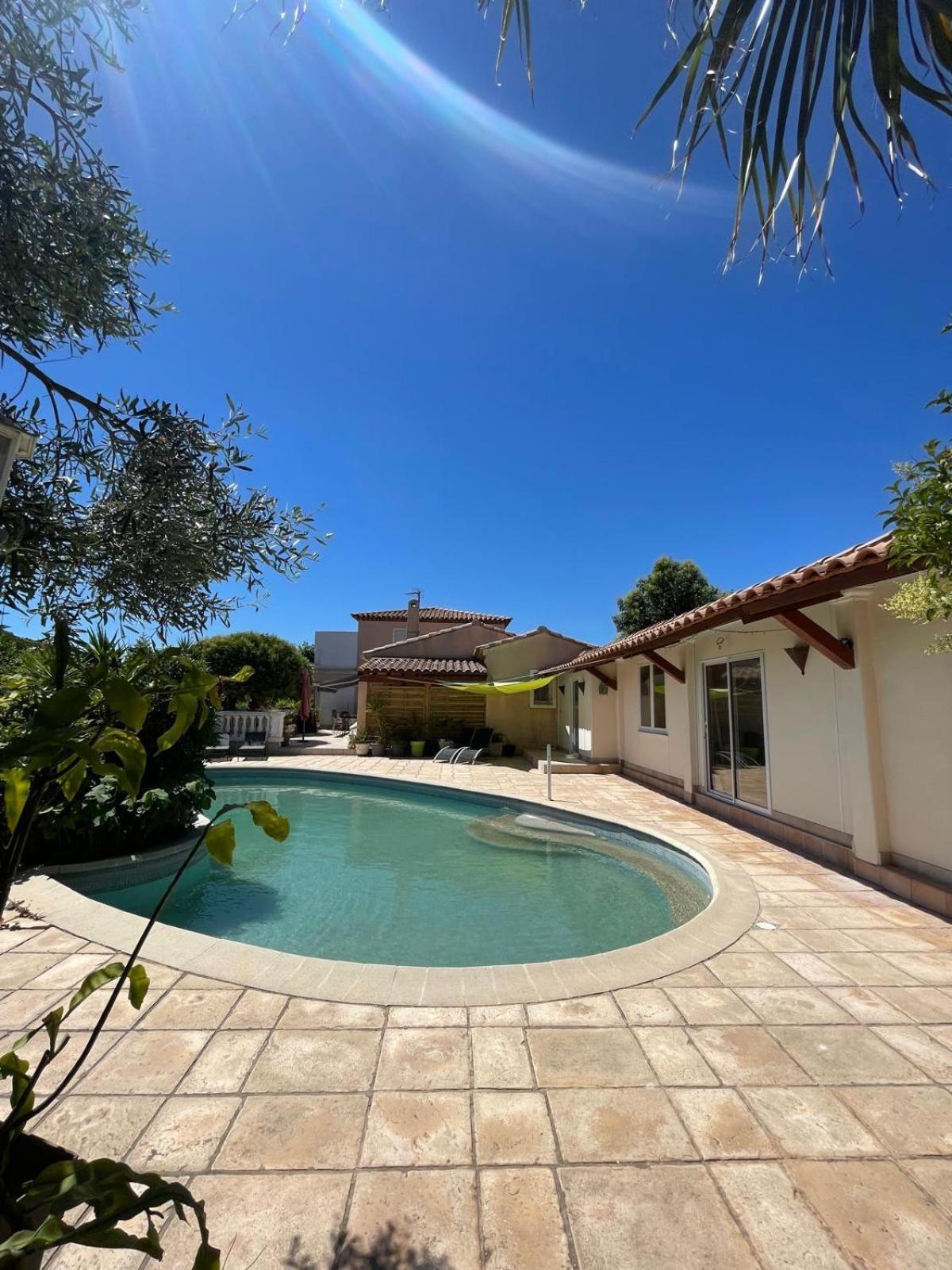 T2 Piscine Proche Plage Carqueiranne Bagian luar foto